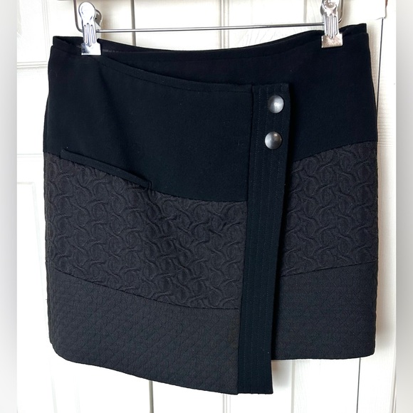 CAbi #926 Swathe Mini Wrap Skirt Black Quilted Textured Asymmetrical Knit Pocket - Picture 4 of 11